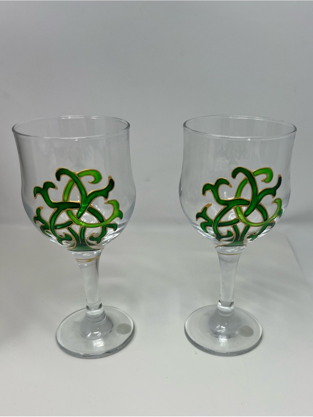 Handpainted CELTIC KNOT Wine Glasses~ Signed Made In UK In Original Box New